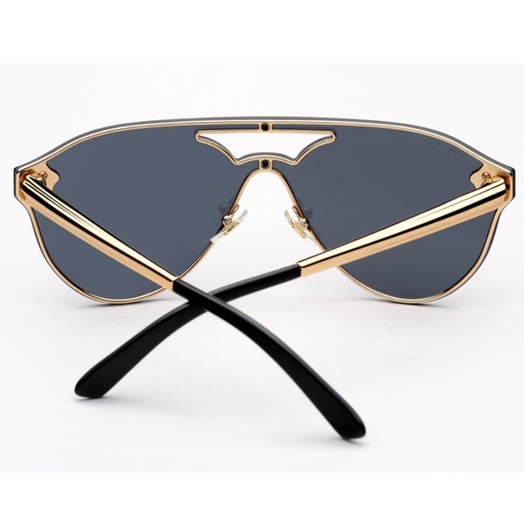 Versace Sunglasses - Picture 5 of 8